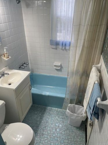 2562 Flint Ave, Bronx NY  10475-1004 exterior