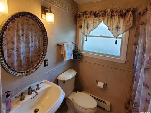 512 Avon Pl, West Islip NY  11795-4702 exterior