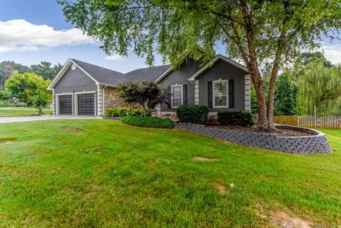 2108 Chas Way Blvd, Maryville, TN 37803-8876