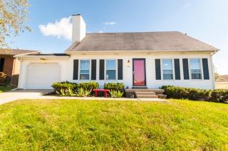 749 Lori Ln, Lexington, KY 40517-1949
