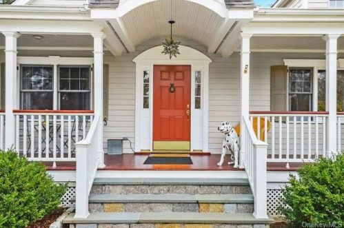 72 Larrys Ln, Pleasantville NY  10570-2402 exterior