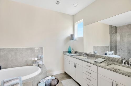 1040 Pointe Alexis Dr, Tarpon Springs FL  34689-7119 exterior