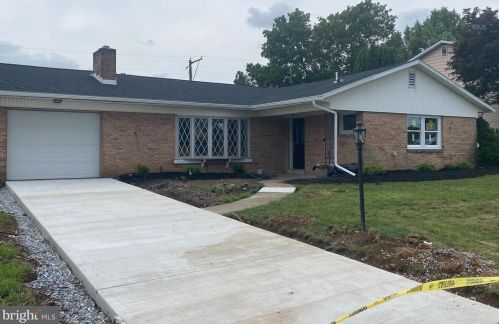 21 Shore Dr, Camp Hill, PA 17011-7718
