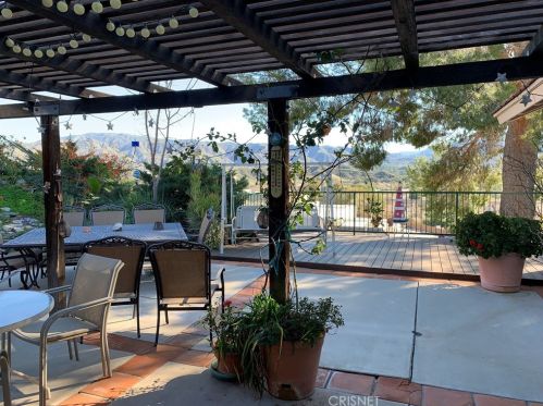 28600 Lakecrest Ave, Santa Clarita, CA 91387-1725
