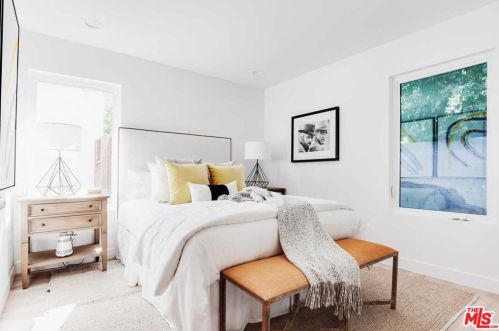 14322 Collins St, Van Nuys CA  91401-4612 exterior