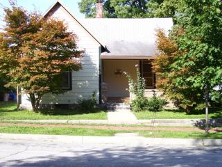 720 Washington St, Blmgtn IN  47401-4642 exterior