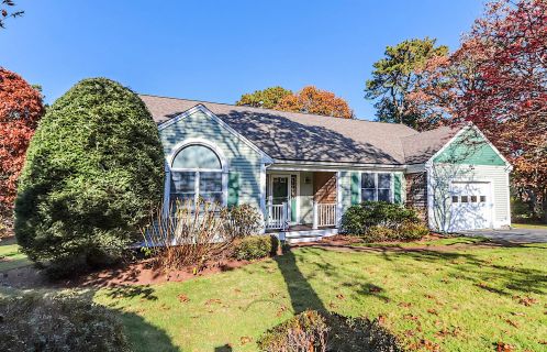22 Weather Crescent Cir, Mashpee, MA 02649-3648