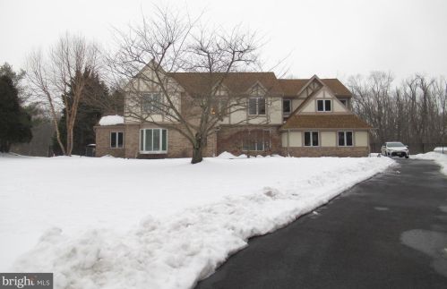 10 Highfield Ct, Trenton, NJ 08648-1077