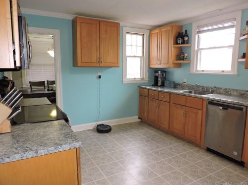 27 Vincent Rd, Bristol CT  06010-3828 exterior