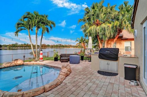 18125 21st St, Hollywood FL  33029-3030 exterior