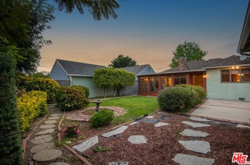 908 Verdugo Circle Dr, Glendale, CA 91206-1534