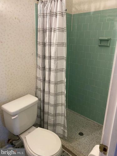 14463 Village Dr, Woodbridge VA  22191-2717 exterior