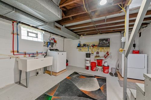 402 Cedar St, Jeannette PA  15644-2522 exterior