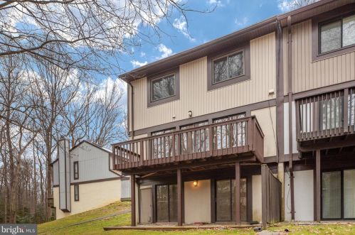 2271 Wheelwright Ct, Herndon VA  20191-2337 exterior