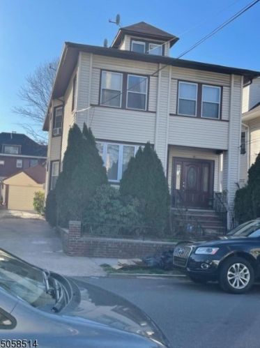 94 33rd St, Paterson, NJ 07514-1305