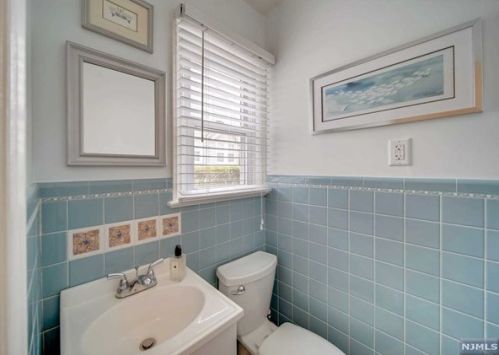 455 Columbia Blvd, Wood-Ridge NJ  07075-1601 exterior