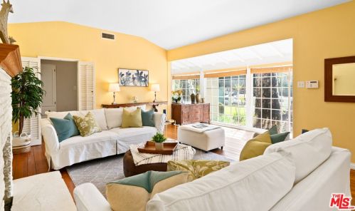 11945 Addison St, North Hollywood CA  91607-3157 exterior