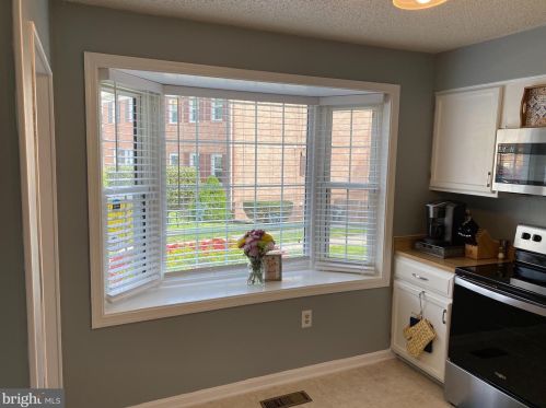 3063 Tecumseh Ct, Woodbridge VA  22192-1827 exterior