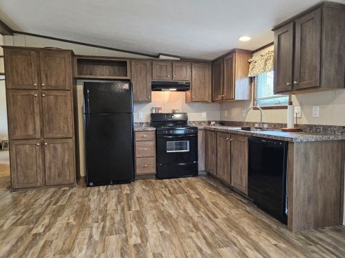 112 Midway St, Ford City, PA 16226-9714