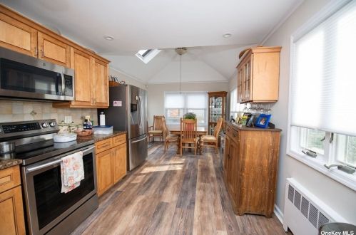 20 Ross Ave, Huntington Station NY  11747-2647 exterior