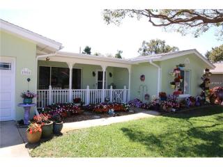 13910 Wildwood Dr, Largo, FL 33774-4523