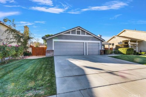 14353 Chamberlain Dr, Victorville, CA 92394-3224