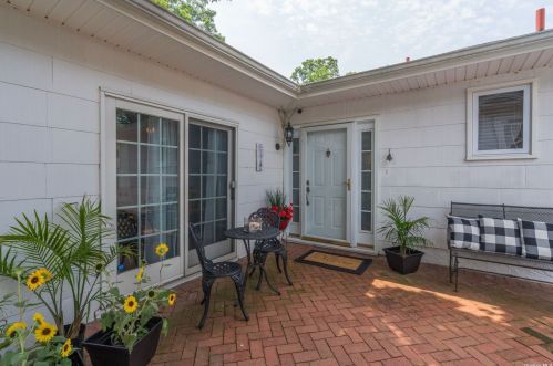 40 Knight Ln, San Remo, NY 11754-2020