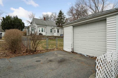 4 Hill St, Salem NH  03079-2538 exterior