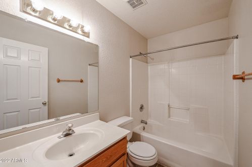 4231 Whispering Wind Dr, Glendale AZ  85310-5178 exterior