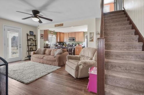 318 Noxon Rd, Poughkeepsie NY  12603-2904 exterior