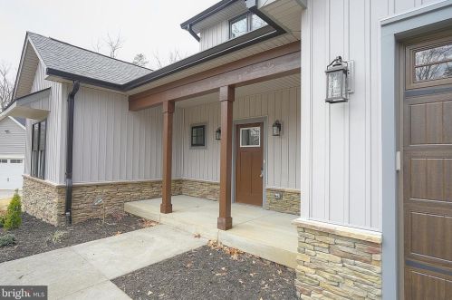 318 Liberty Blvd, Locust Grove, VA 22508-5147