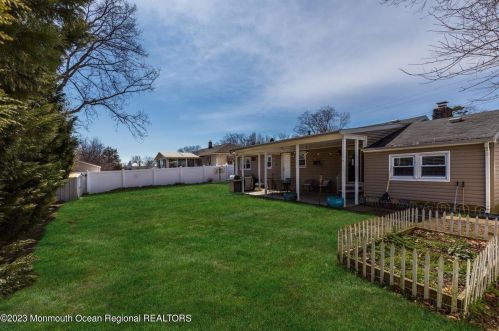319 Spruce Dr, Bricktown NJ  08723-5948 exterior