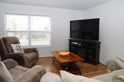1413 Pinewood Ct, Bellefontaine OH  43311-8905 exterior