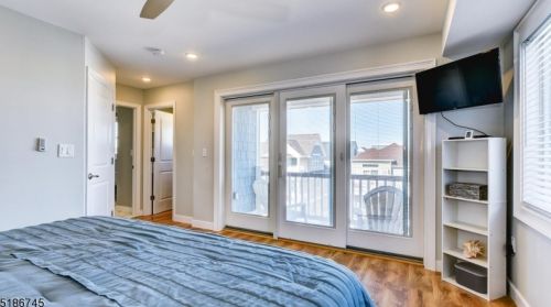 5 Fort Ave, Pelican Island NJ  08751-1512 exterior