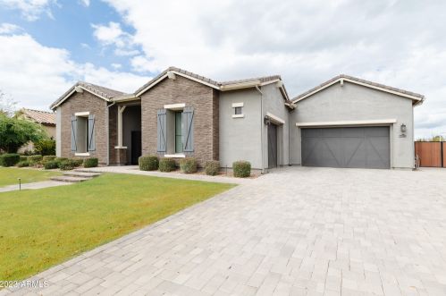 2580 Country Shadows St, Gilbert, AZ 85298