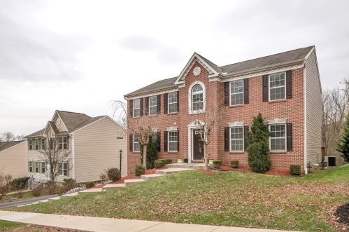 8028 Maureen Dr, Cranberry Township, PA 16066-2862