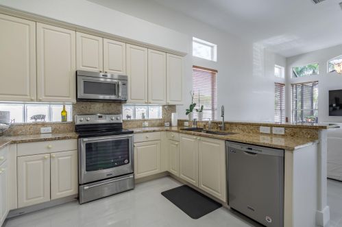 3471 177 Ave, Hollywood FL 33029-1672 exterior