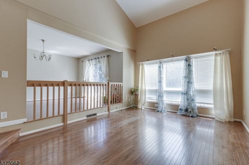 61 Woodland Dr, West Paterson NJ  07424-3707 exterior