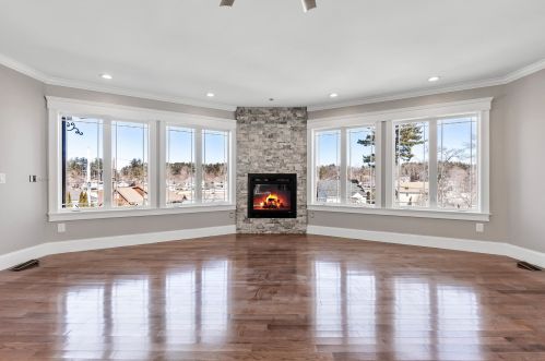 150 Shore Dr, Salem, NH 03079-1614