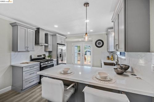 7144 Holly St, Oakland CA  94621-2345 exterior