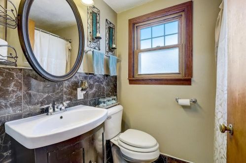 1226 104, Milwaukee WI 53214-3928 exterior