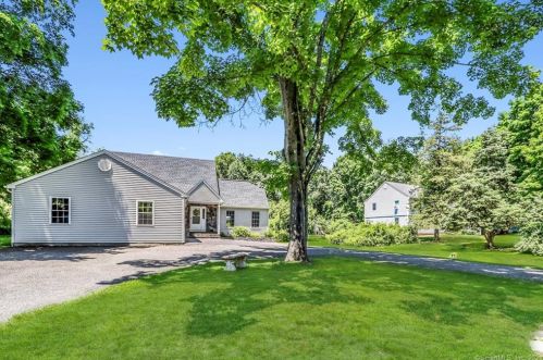 16 Oak Grove Rd, Brookfield Center, CT 06804-2025