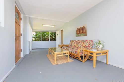 981517 Kaonohi St, Aiea, HI 96701-2308