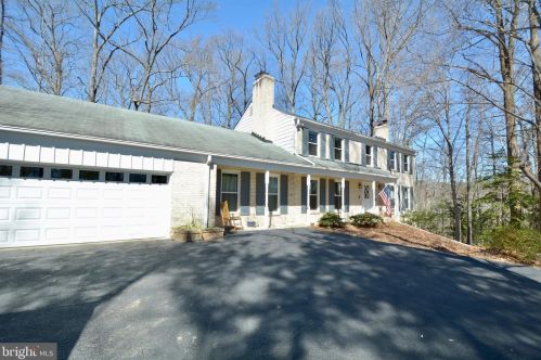 8500 Shadeway Pl, Springfield, VA 22153-3205