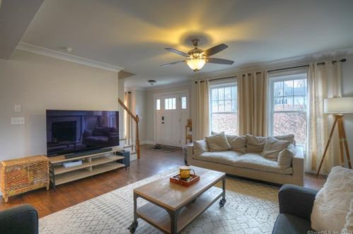 180 Briar Hill Rd, Groton CT  06340-2652 exterior