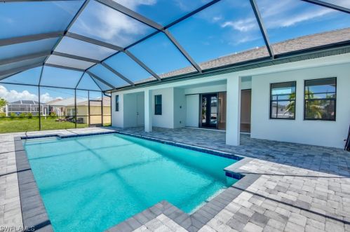 1113 2nd St, Cape Coral, FL 33909-3607