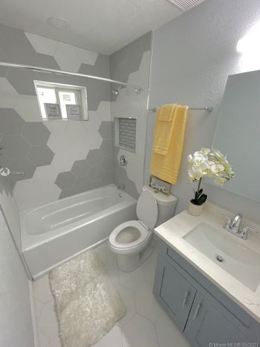 6716 33rd St, Hollywood FL  33023-4804 exterior