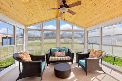 5755 Upham Ave, Milwaukee, WI 53220-4917