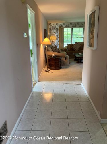 17 Mansfield Dr, Bricktown, NJ 08724-4905