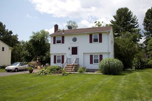 15 Sandra Dr, Bloomfield, CT 06002-2870